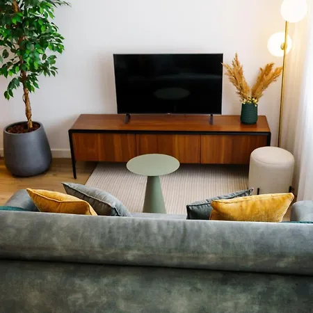 Lighthouse By Mymoradia I Vue & Elegance A Apartament